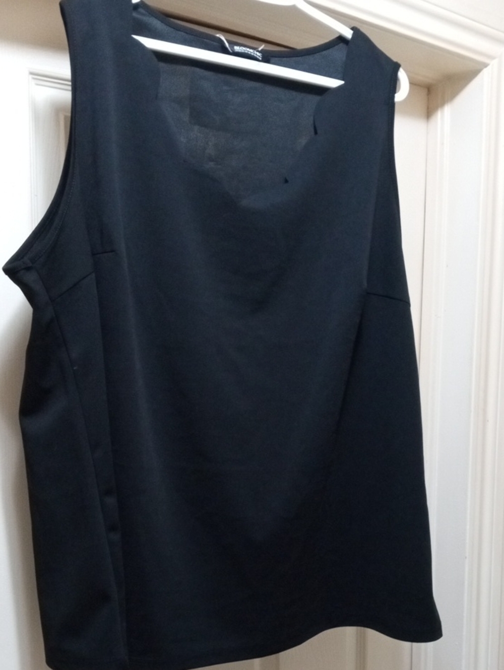 💲4⃣▶BloomChic Black Sleeveless Scallop Neck Blouse Bust 54